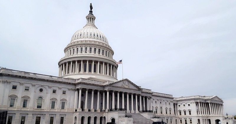 The US Capitol building, with a gray sky in the backround